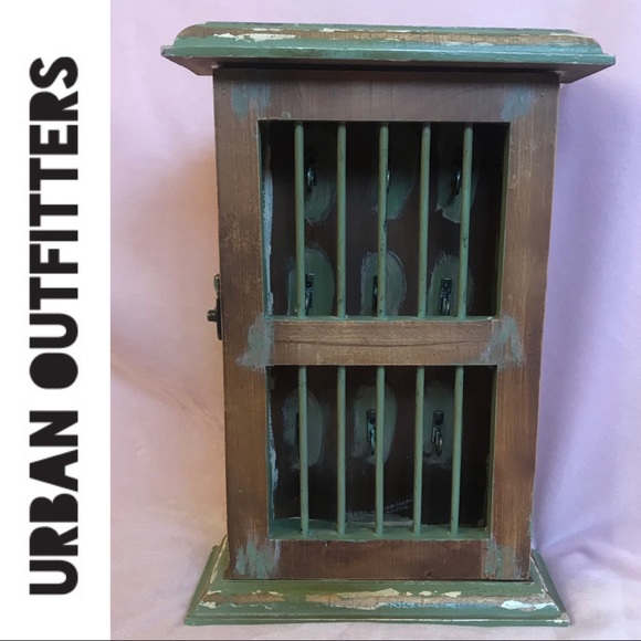 UO Jewelry Organizer